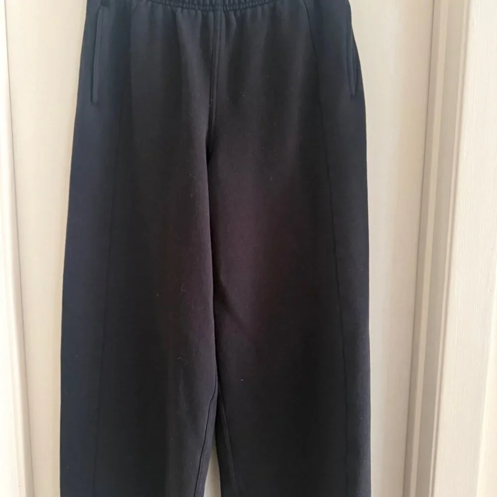 Lululemon Black & Gold Scuba Full Zip w/ pants - Picture 8 of 10